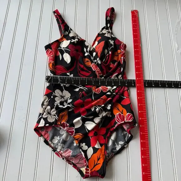 Miraclesuit floral one-piece swimsuit red black floral size 10
